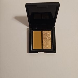 Eleman Beauty dual eyeshadow in Up in Smoke and Sierra